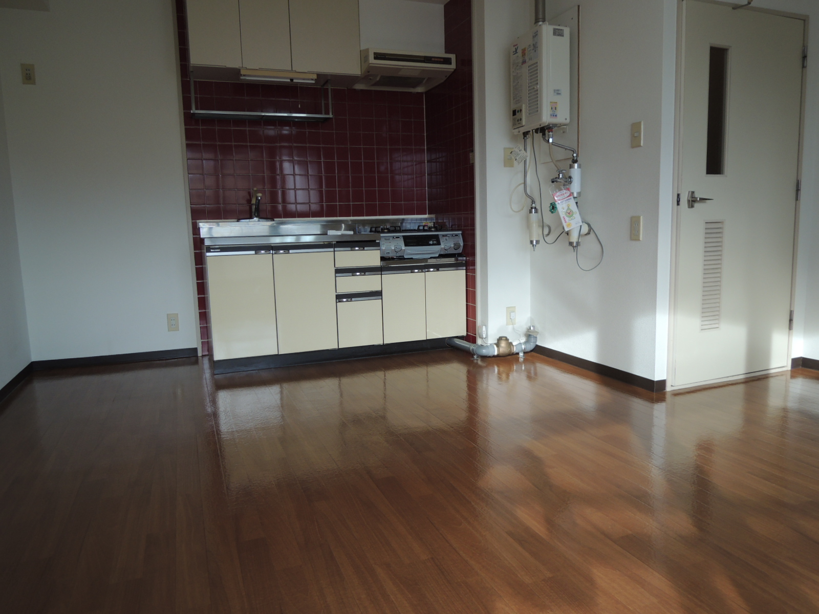 Kitchen. Spacious living room