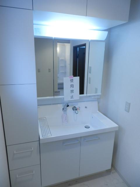 Wash basin, toilet. First floor basin