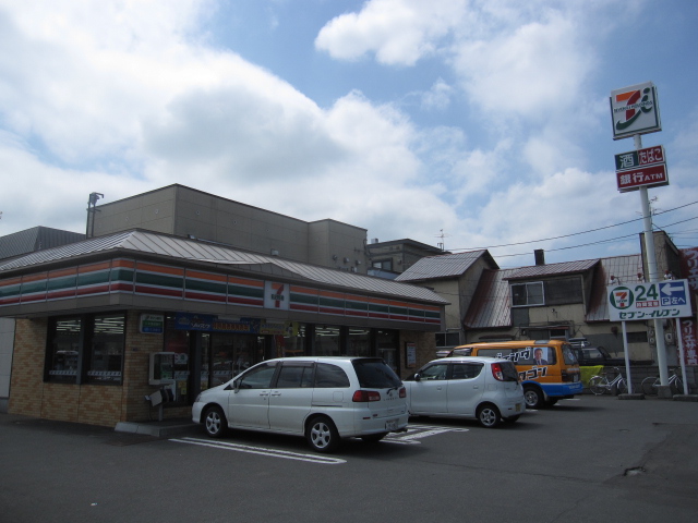 Convenience store. Seven-Eleven 340m to Sapporo Teine Higashiten (convenience store)