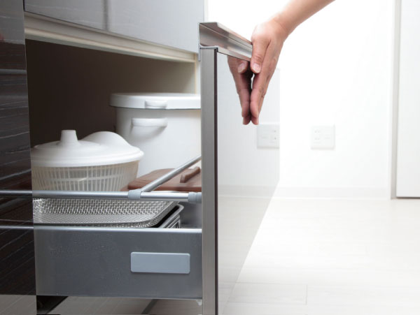Kitchen.  [Soft-close specification] In the drawer of the slide housed, The adoption of soft-close the impact was equipped with a relieve function when closed. Gentle quiet comfortable to use.  ※ Except for the part of the drawer (same specifications)