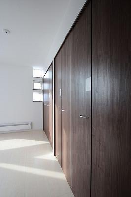 Receipt. Western-style housing. Large capacity.