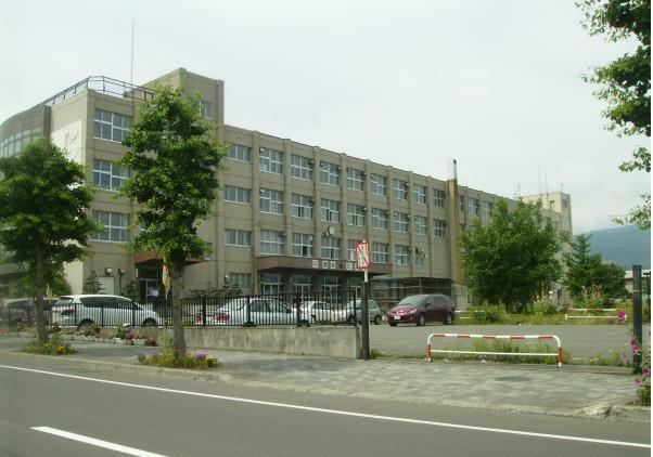 Primary school. 190m to Sapporo Municipal Hassamu elementary school (elementary school)