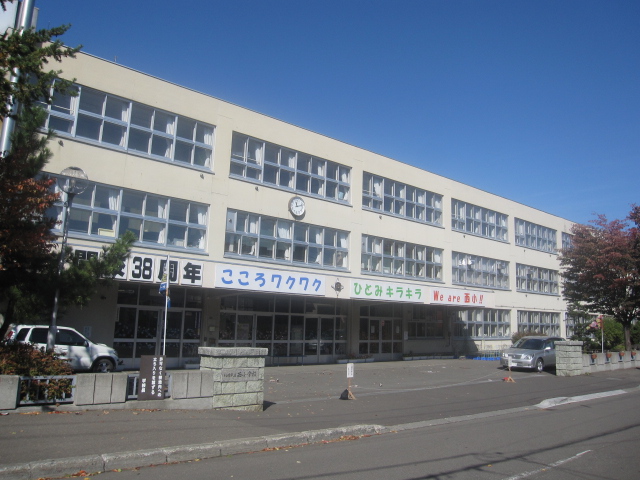 Primary school. 612m to Sapporo Municipal Nishi Elementary School (elementary school)
