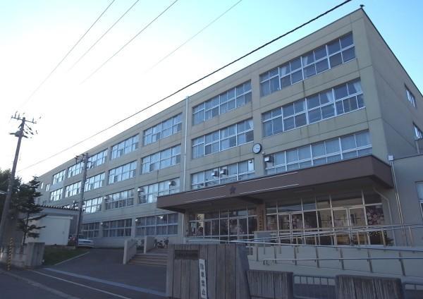 Junior high school. 390m to Sapporo Municipal Kotoni junior high school (junior high school)