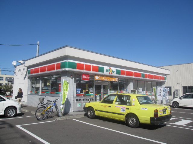 Convenience store. 258m until Thanksgiving Hassamu Article 7 store (convenience store)