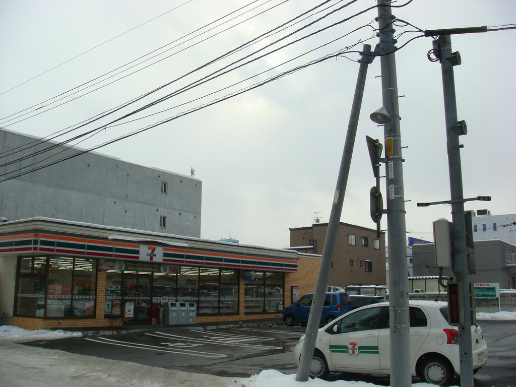 Convenience store. Seven-Eleven 168m to Sapporo 24 Nokiten (convenience store)