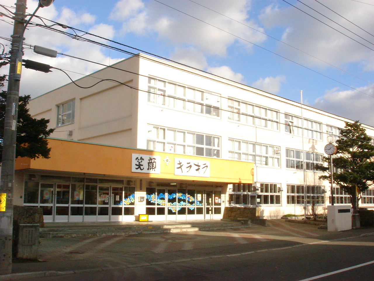 Primary school. 683m to Sapporo Municipal Nijuyonken elementary school (elementary school)