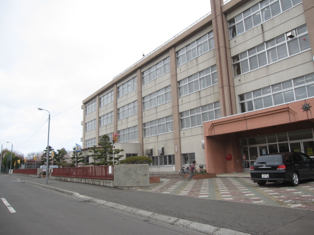Primary school. 743m to Sapporo Municipal Hachiken north elementary school (elementary school)