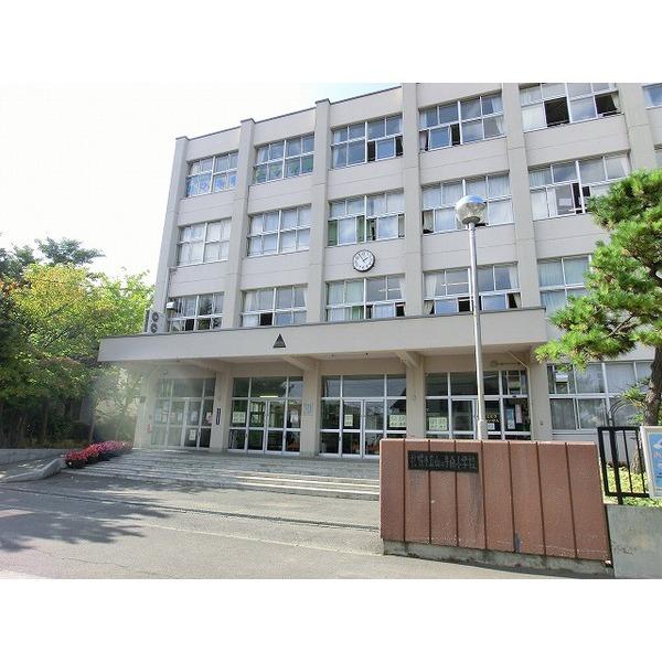 Primary school. 650m uptown south elementary school to Teminami elementary school in Sapporo Tateyama