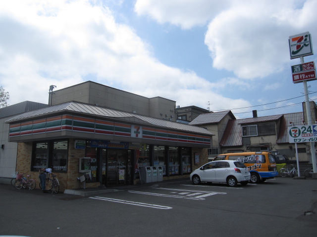 Convenience store. Seven-Eleven 256m to Sapporo Teine Higashiten (convenience store)