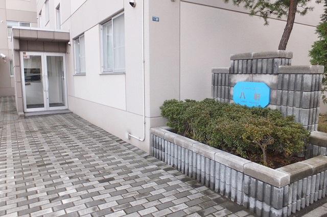 Entrance. Common areas