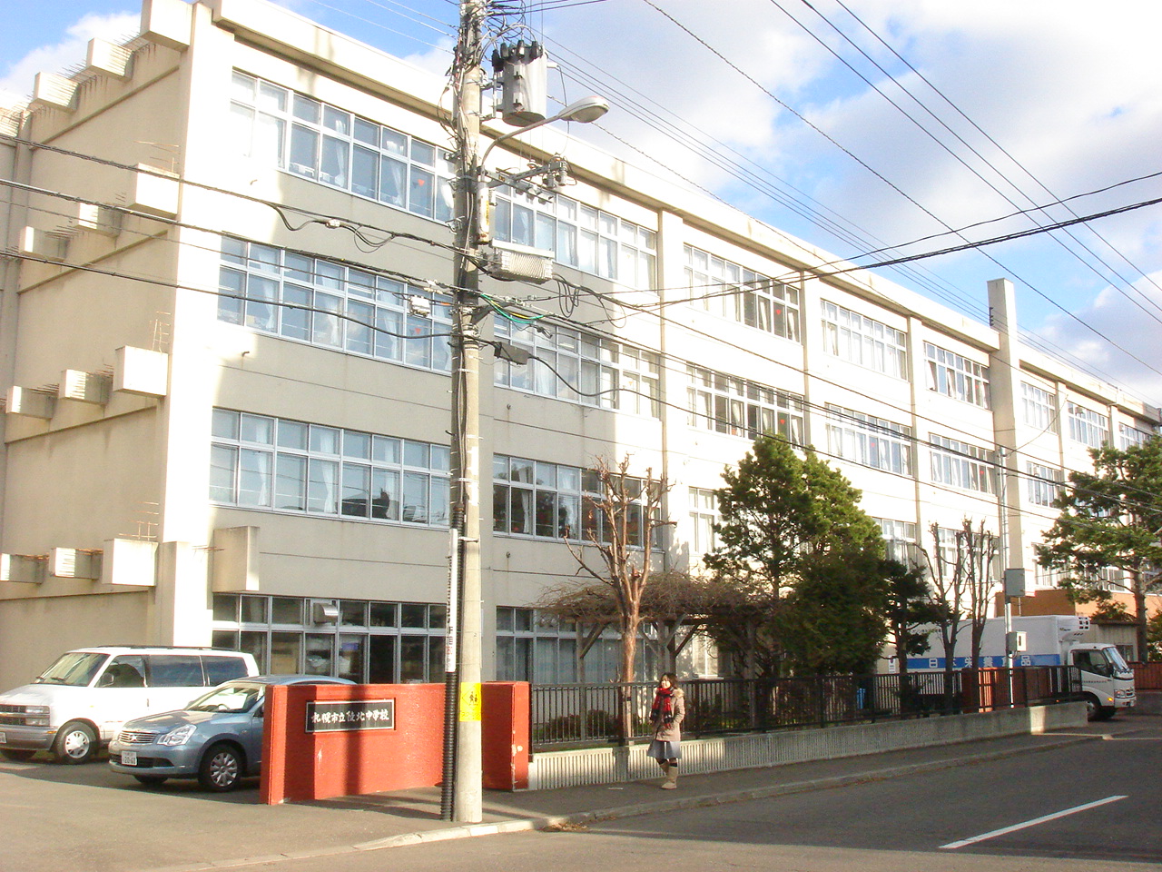 Junior high school. 600m to Sapporo Municipal Ryohoku junior high school (junior high school)