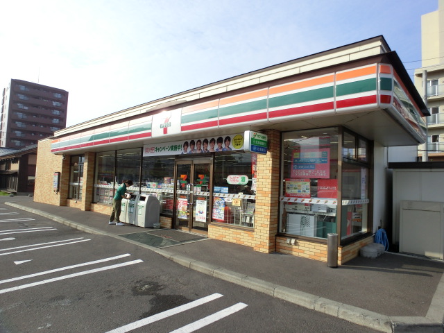 Convenience store. Seven-Eleven Sapporo Hassamu Article 7 store (convenience store) to 400m