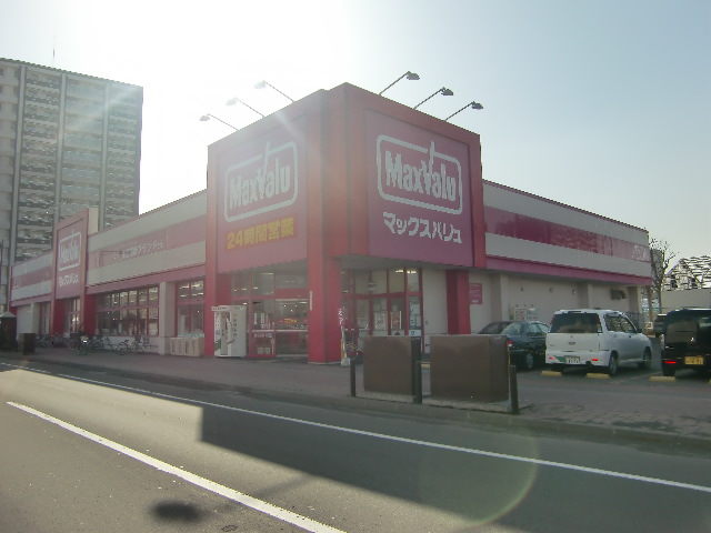 Supermarket. Maxvalu eight hotels store up to (super) 100m