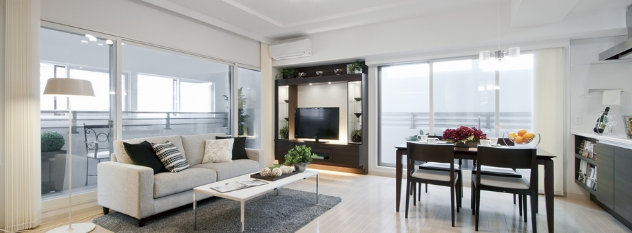 Living room can enjoy a spacious open feeling while wrapped in sunshine drenched ・ dining. Popular plan (room to child-rearing generation open kitchen & LD has become integrally, All amenities are A type model room specifications in public)