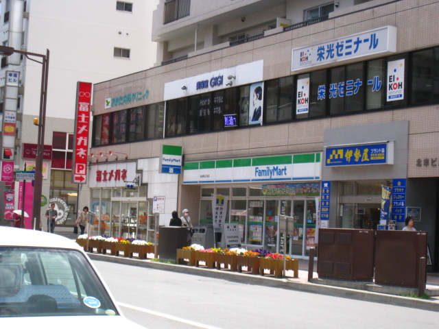 Convenience store. FamilyMart Sapporo Nijuyonken Article 3 store up (convenience store) 138m