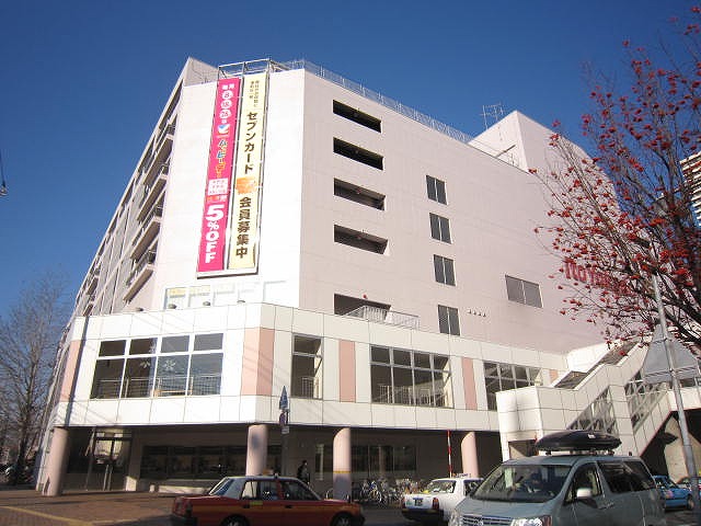 Shopping centre. Ito-Yokado to (shopping center) 430m