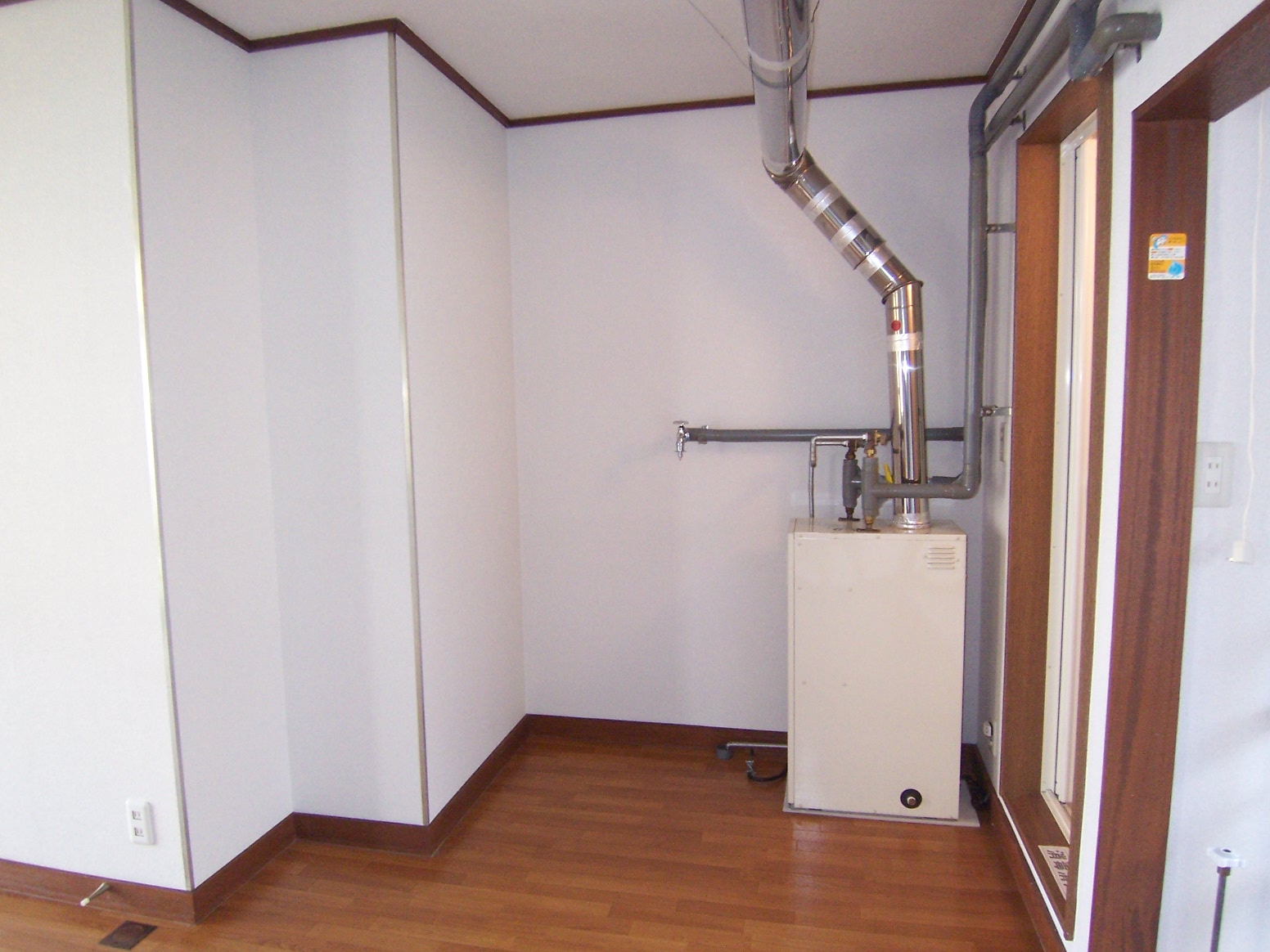 Washroom. Laundry Area ・ Kerosene boilers