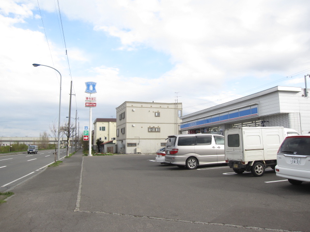 Convenience store. 307m until Lawson Sapporo eight hotels 10 Johigashiten (convenience store)