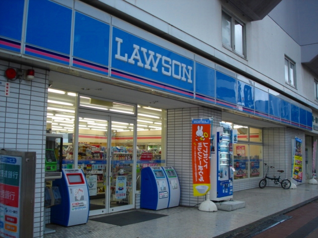 Convenience store. 667m until Lawson Sapporo eight hotels 10 Johigashiten (convenience store)