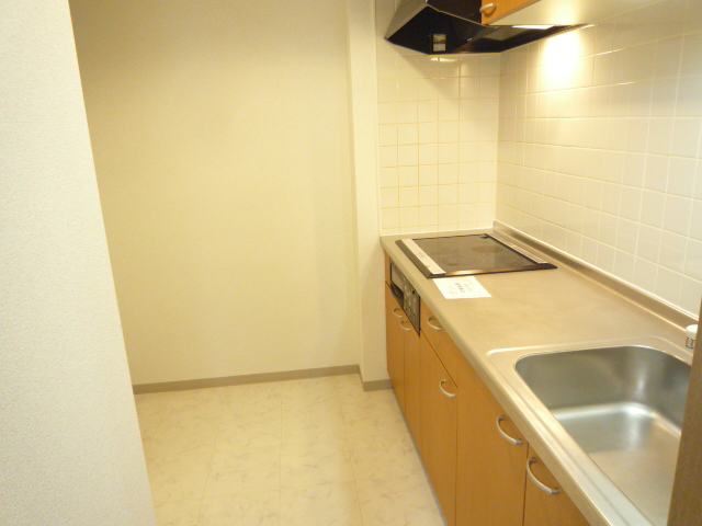 Kitchen. Plenty be placed refrigerator