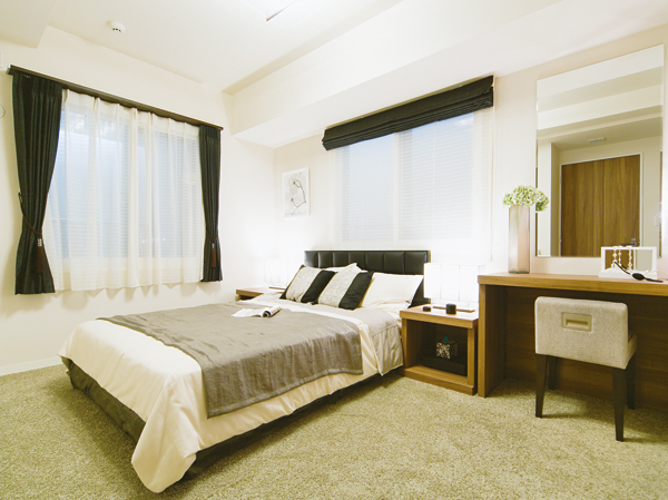 Western-style room has been proposed as the main bedroom 1. Breadth in a comfortable two-sided lighting is about 7.2 tatami. Or decorate your favorite interior, Or create a powder space, Is the space of the room that can be to their liking