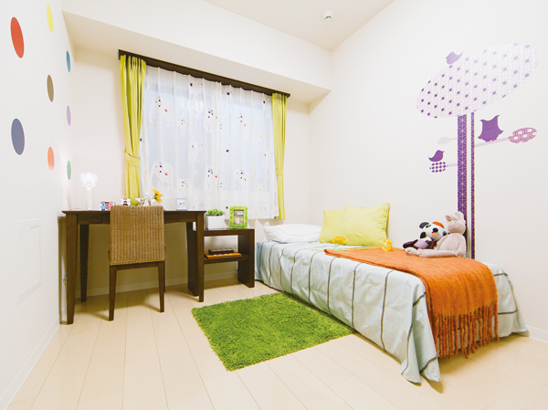 As Children's Room, Cute coordinated the Western-style 3. In the bright tone interiors and cross, I was in the room to be able to spend vigorously. Study also play also will be a fun time
