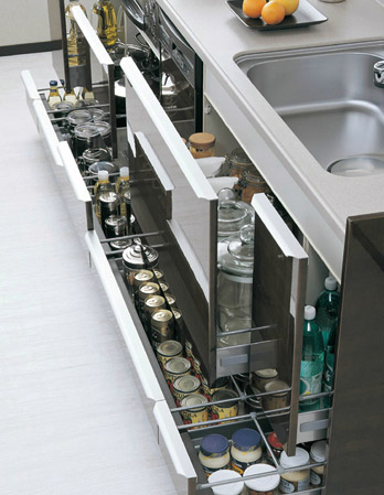 Kitchen.  [Soft-close function ・ All slide storage] Even the kitchen bottom, Offer a reasonable-to-use wide drawer. Is the amount of storage that plenty. Also, Standard equipped with a shock-less close function to close quietly to absorb the shock at the time of closing. (Same specifications)