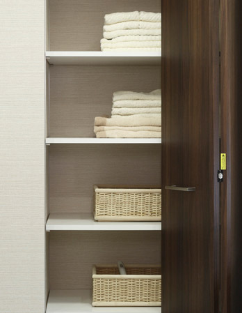 Bathing-wash room.  [Linen cabinet, Linen shelf] To wash room, The linen cabinet or linen shelves has been established by the standard. (Same specifications)