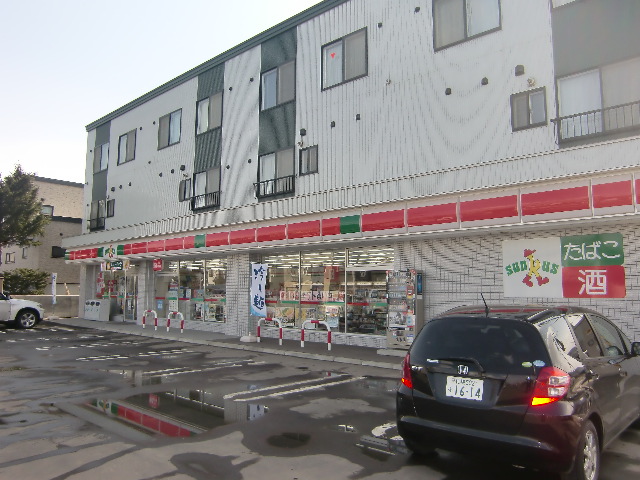 Convenience store. 140m until Thanksgiving Hassamu Article 7 store (convenience store)