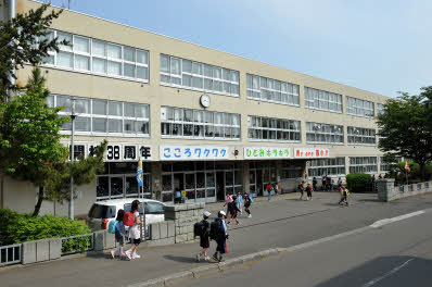 Primary school. 425m to Sapporo Municipal Nishi Elementary School (elementary school)