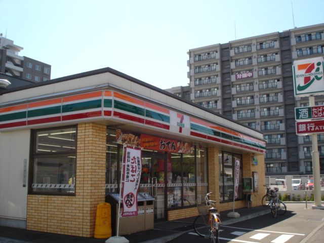 Convenience store. Seven-Eleven Sapporo Yamanote Article 3 store up (convenience store) 870m