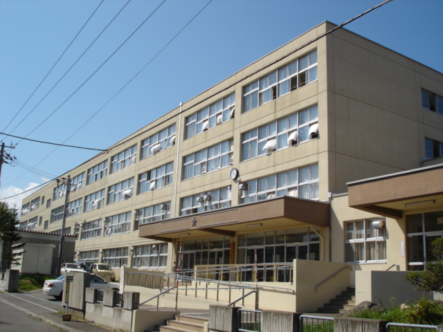 Junior high school. 213m to Sapporo Municipal Kotoni junior high school (junior high school)