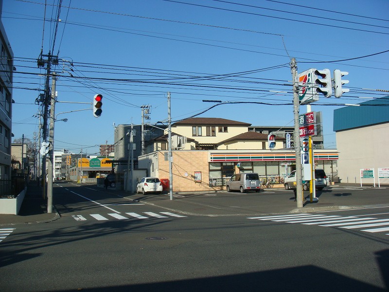 Supermarket. 750m to the North Sea Shijonishi Machiten (super)