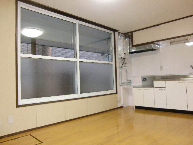 Living and room. The first floor of the rooms are equipped with stove ☆ 