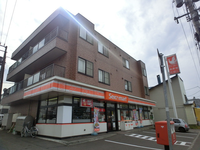 Convenience store. Seicomart Hassamu Article 1 store up (convenience store) 326m