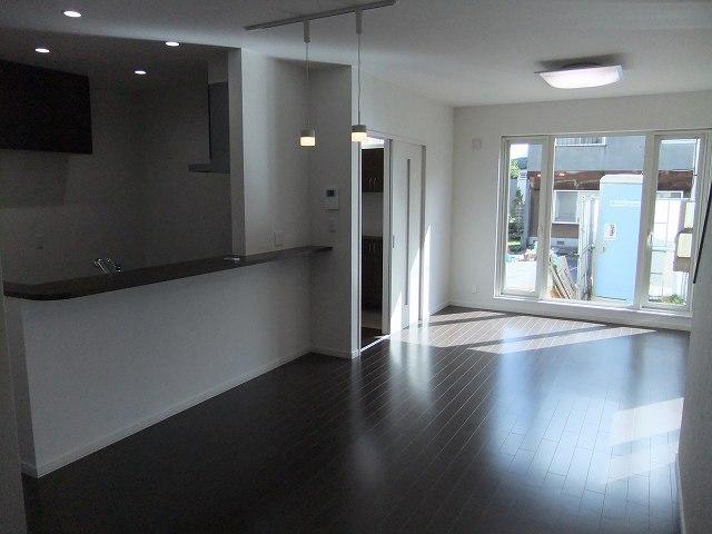 Living. LDK about 18.5 Pledge