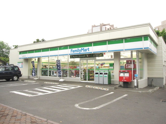 Convenience store. 125m to FamilyMart Sapporo Nijuyonken Article 3 store (convenience store)