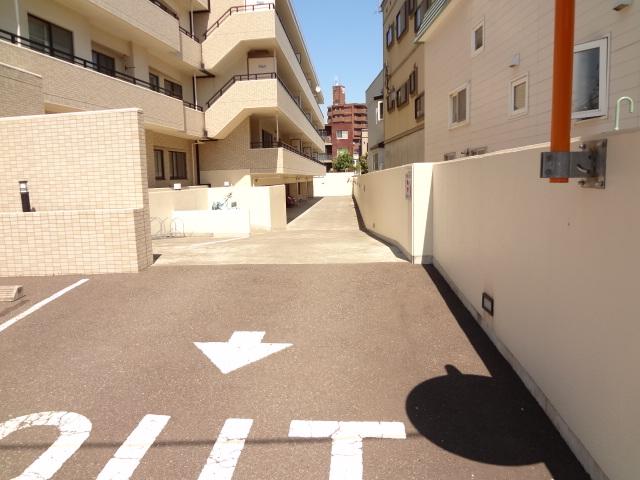 Parking lot. Slope to the parking lot (load heating construction)