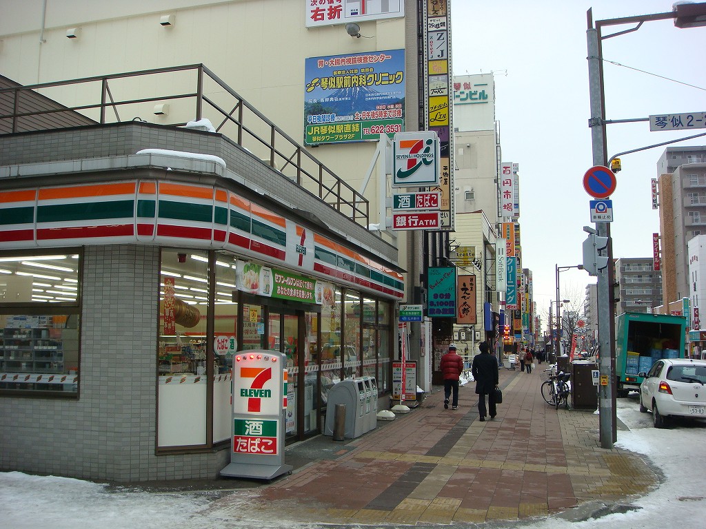 Convenience store. Seven-Eleven Sapporo Kotoni Hondori store up (convenience store) 112m