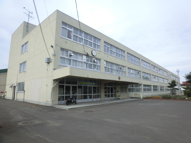 Junior high school. Xiling 1164m until junior high school (junior high school)