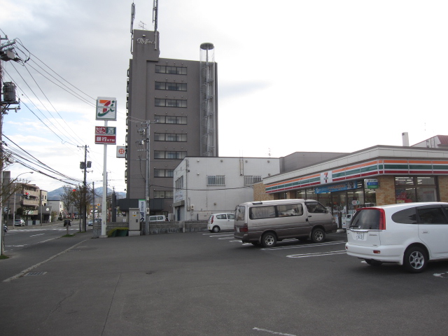 Convenience store. 8 hotels Article 9 store Seven-Eleven to (convenience store) 416m