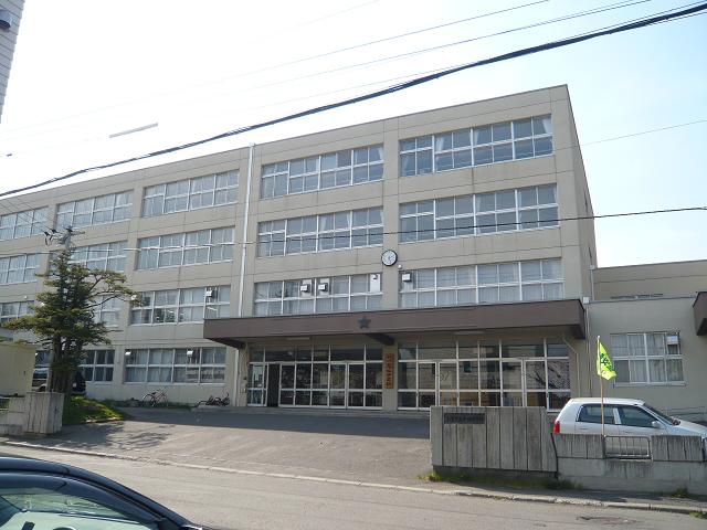 Junior high school. 905m to Sapporo Municipal Kotoni junior high school (junior high school)