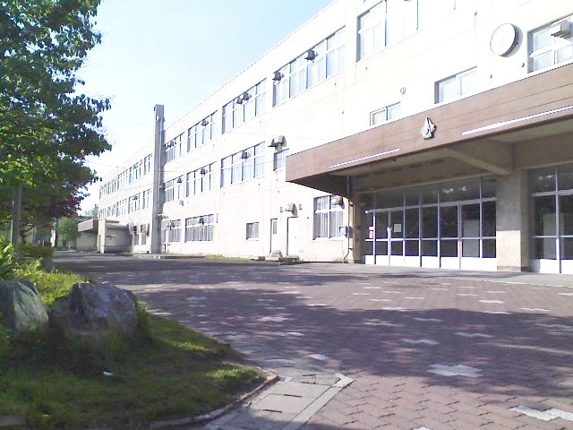 Junior high school. 472m to Sapporo Municipal Hachiken east junior high school (junior high school)