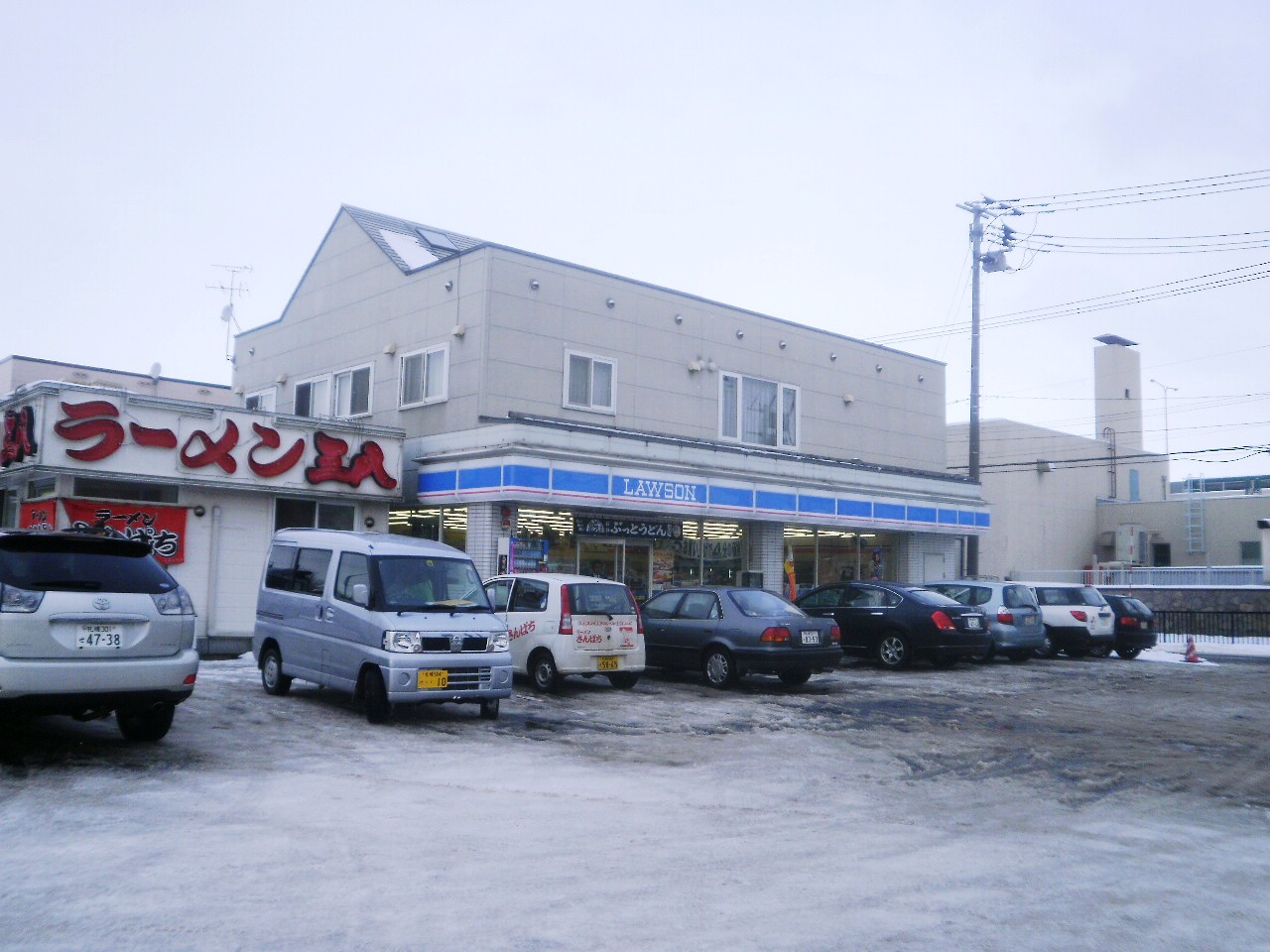 Convenience store. Lawson Sapporo Kitago Article 5 store up (convenience store) 305m