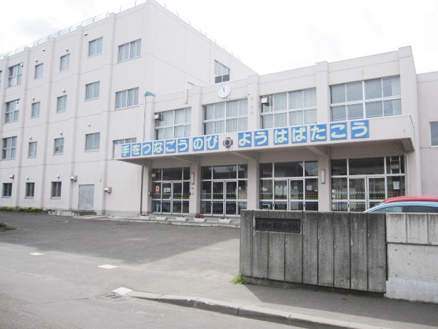 Primary school. 1228m to Sapporo Municipal Kikusui elementary school (elementary school)