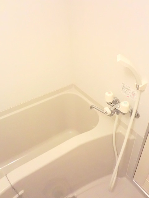 Bath. Bathing of comfortable size