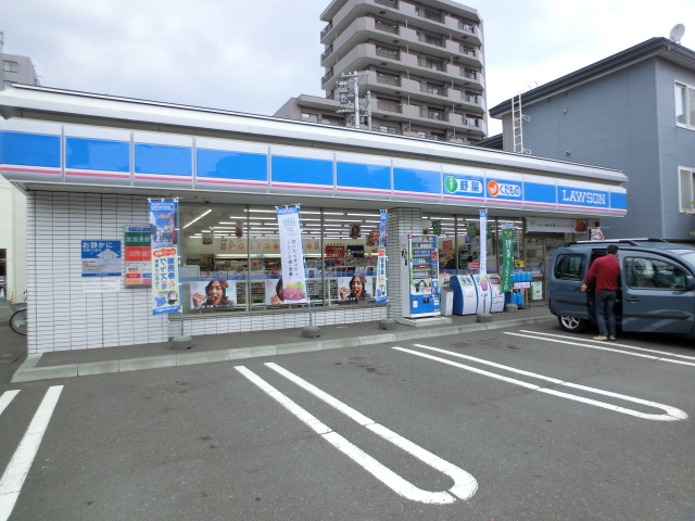 Convenience store. 257m until Lawson Sapporo Hongodori thirteen-chome (convenience store)