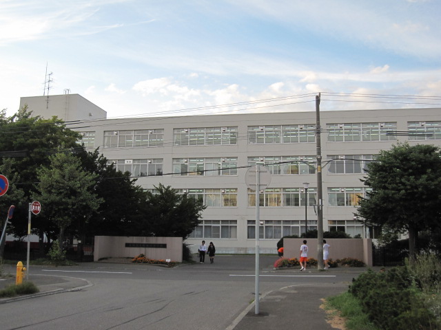 high school ・ College. Hokkaido Sapporo Higashi High School (High School ・ NCT) to 659m