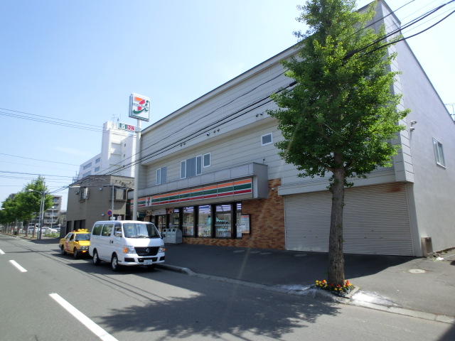 Convenience store. Seven-Eleven Sapporo Hongo store up (convenience store) 297m